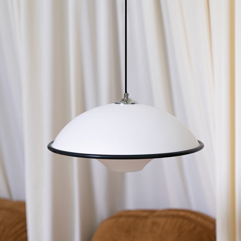 Lynn's Lighting | Black edges circle Pendant Lamp